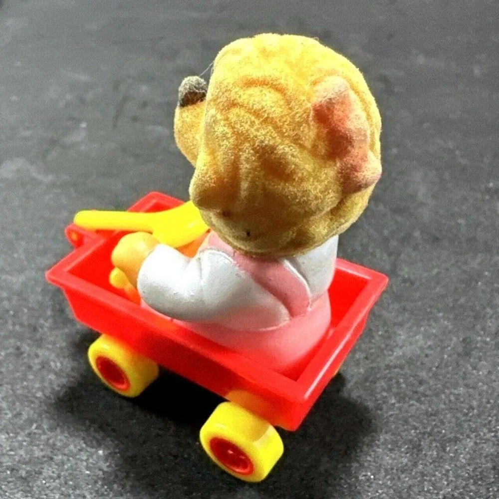 1986 Berenstain Bears Figure‎ with Red Wagon Collectible Toy